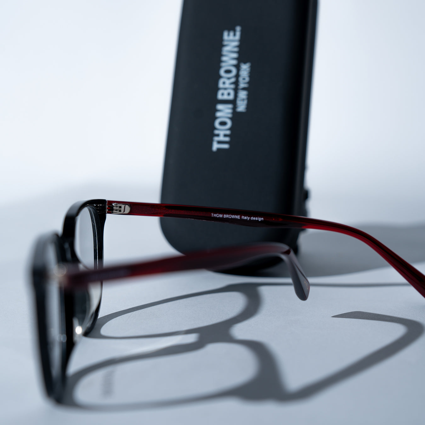 Monture  de créateur de la marque THOM BROWN, noire unisexe