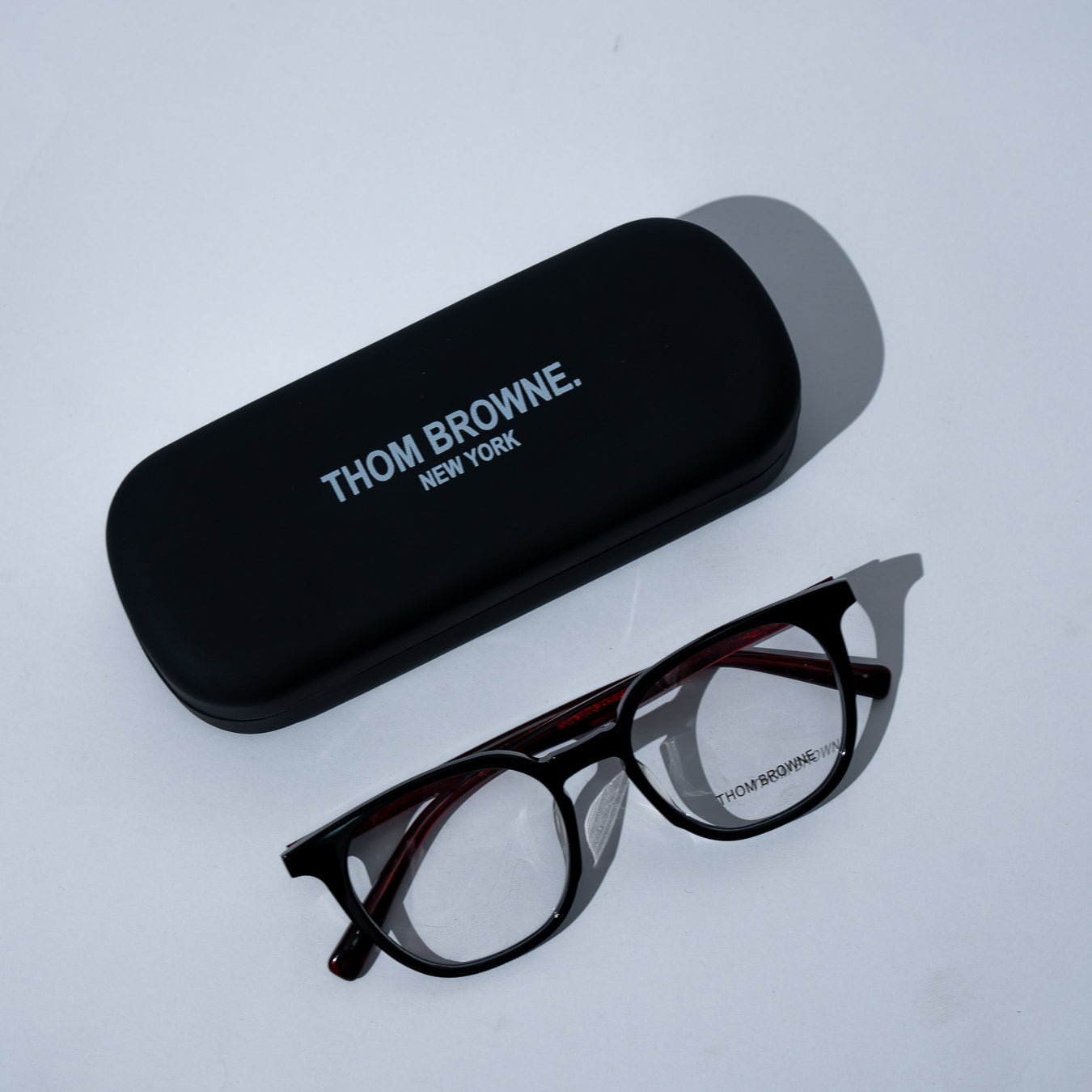 Monture  de créateur de la marque THOM BROWN, noire unisexe