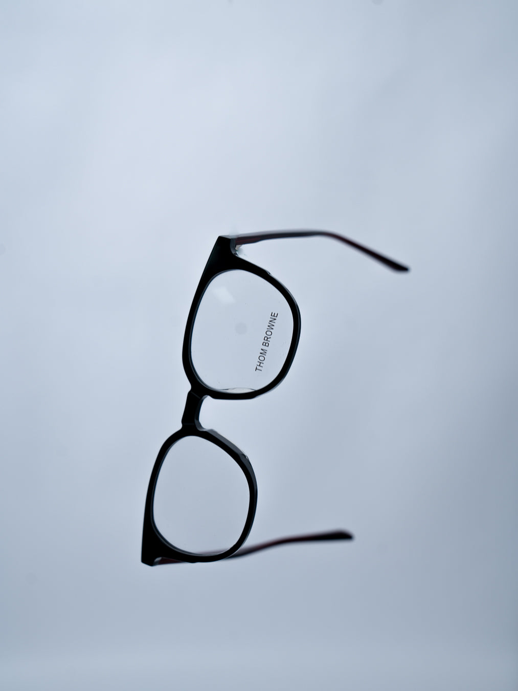 Monture  de créateur de la marque THOM BROWN, noire unisexe