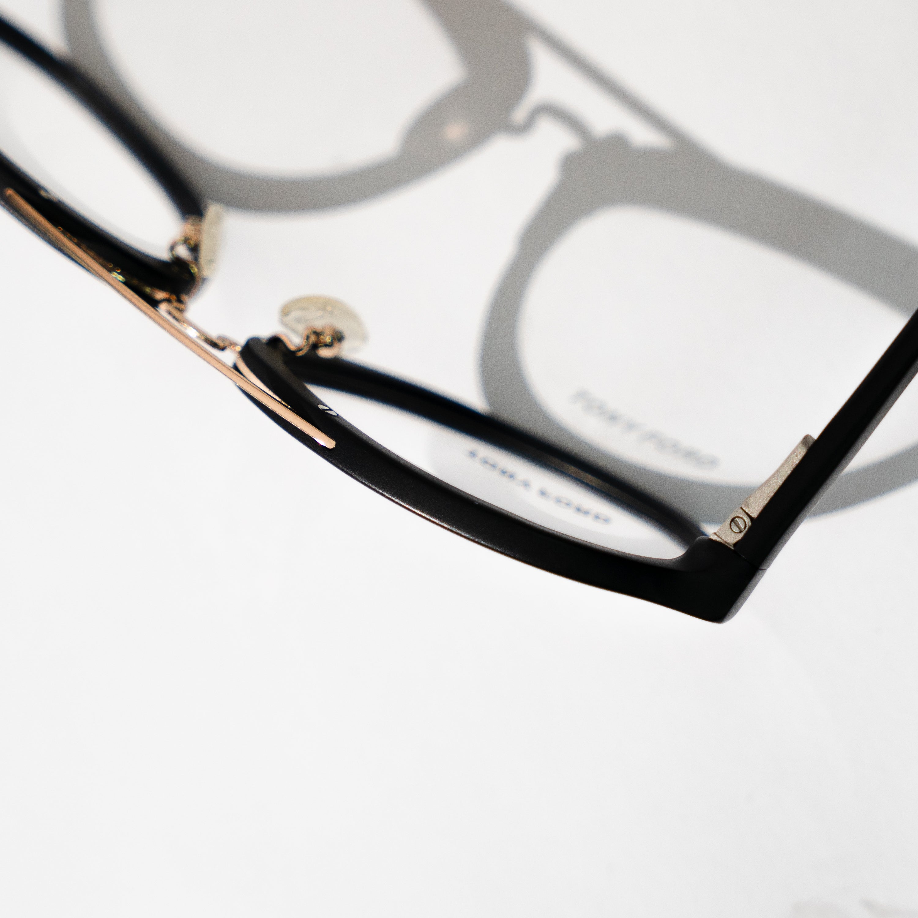 Monture Optique Unisexe – Élégance Noire Intemporelle