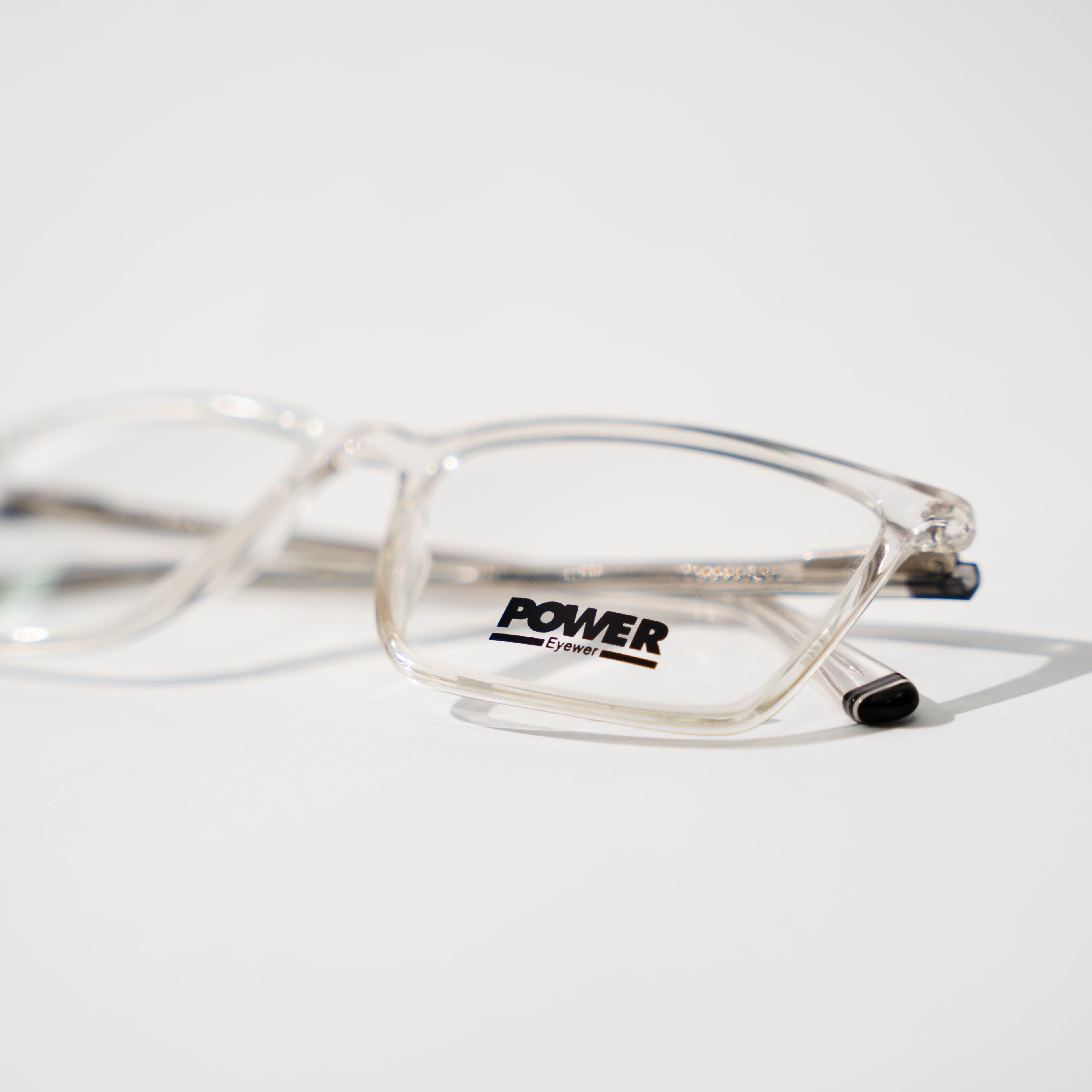 Monture optique de créateur, de la marque Power ,en acétate, transparente