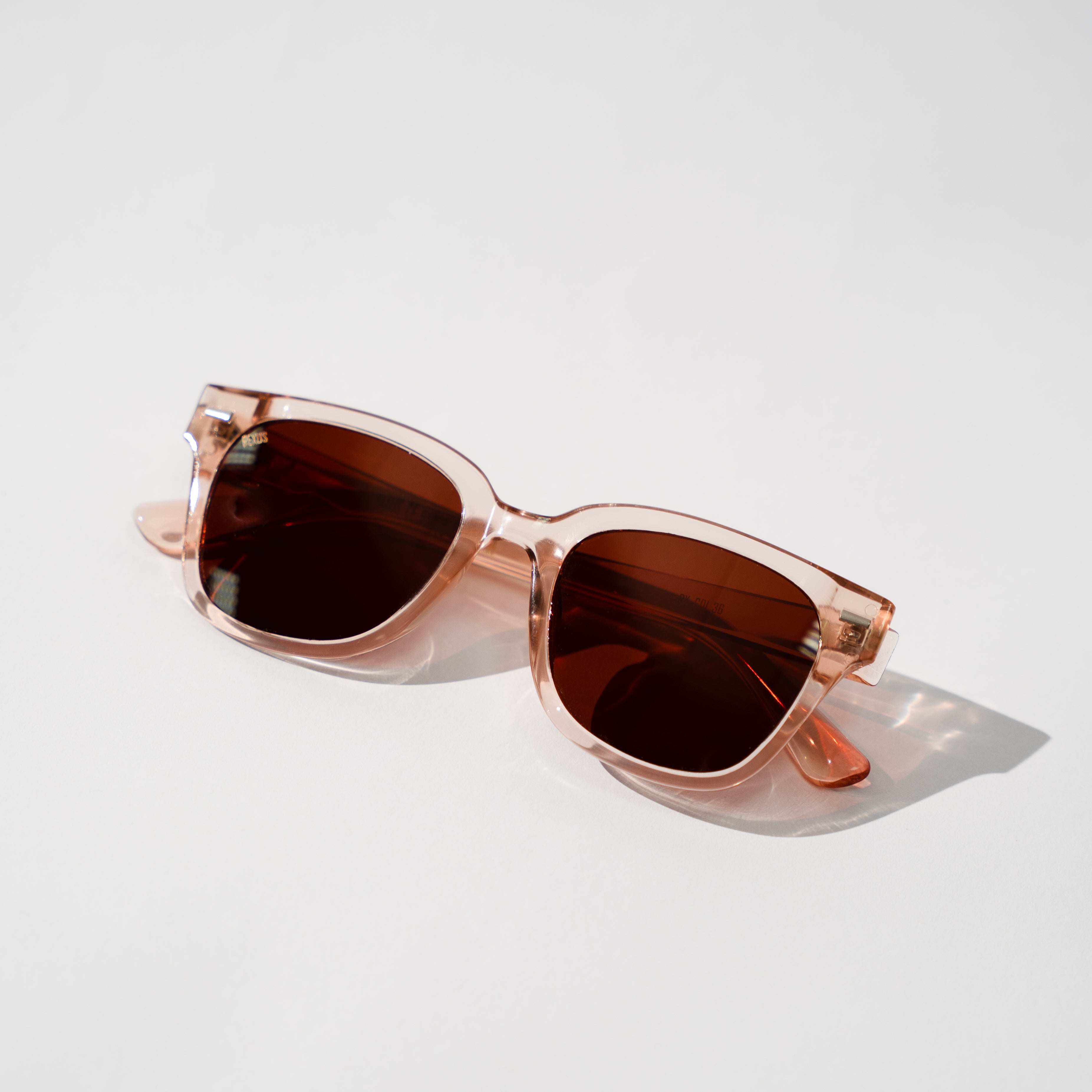 Monture solaire de créateur de la marque So