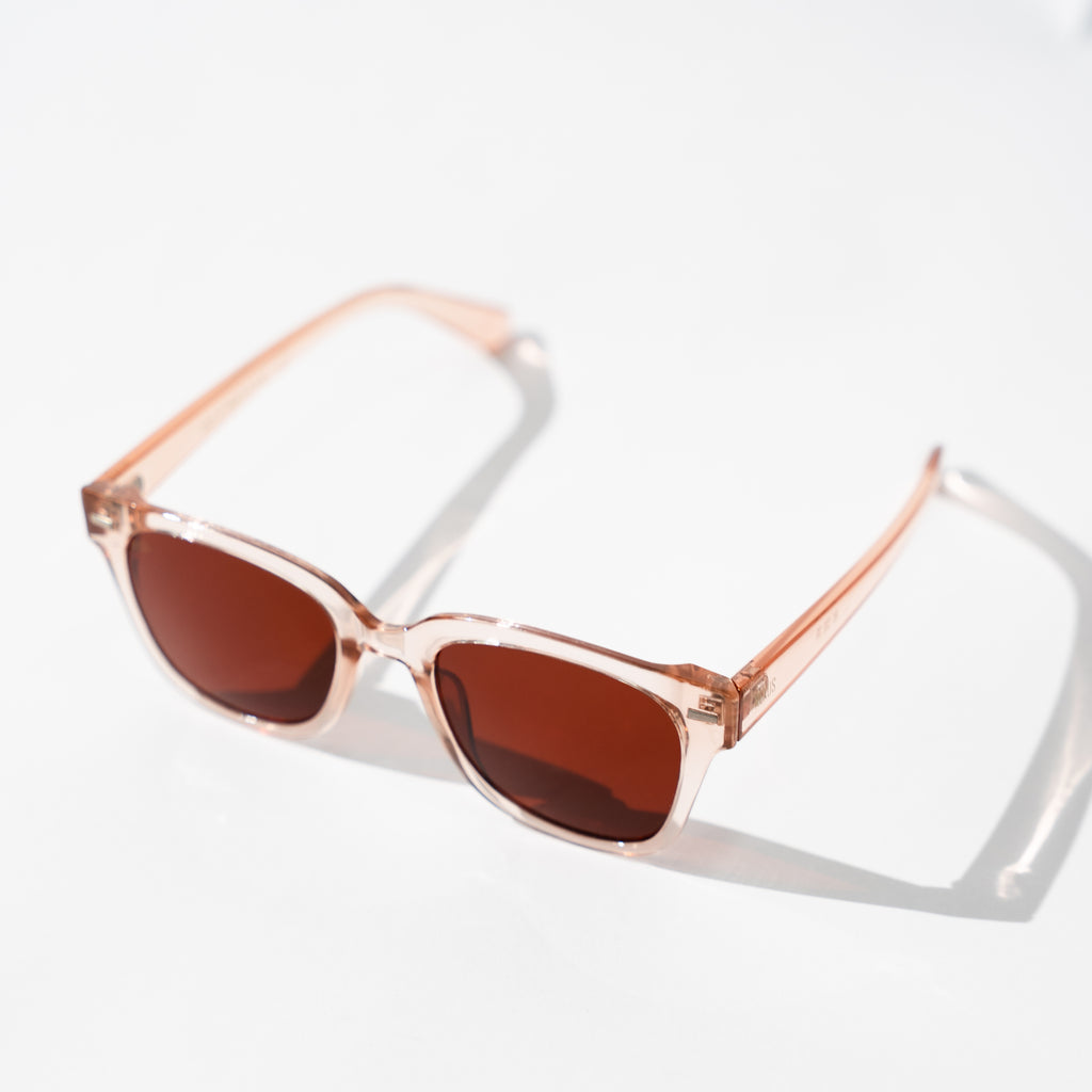 Monture solaire de créateur de la marque So